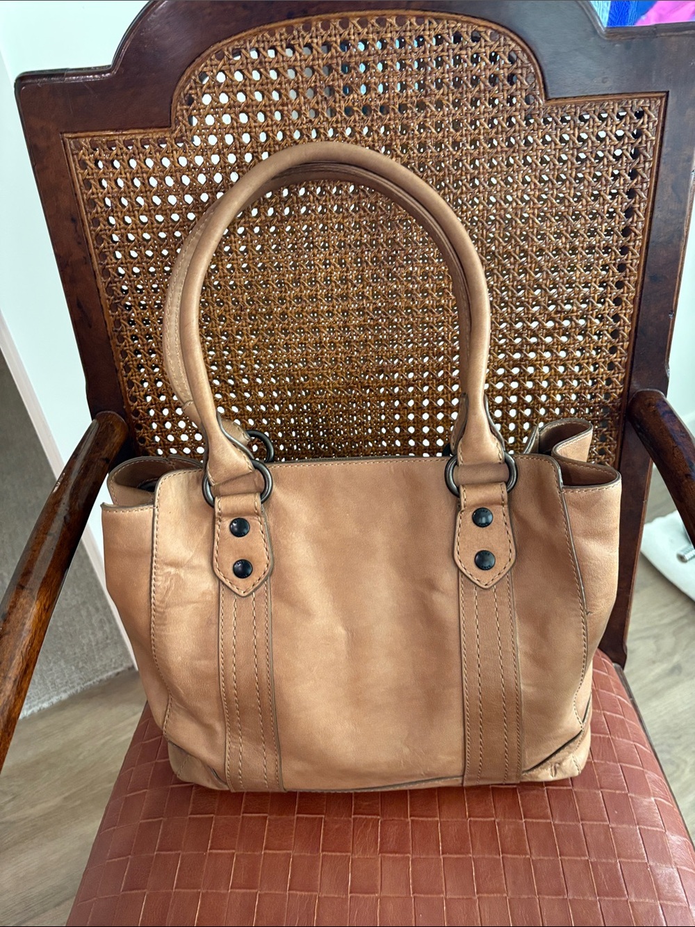 Frye Melissa Leather Tote Bag—GORGEOUS!!  Antique Leather w/Each Wear— Great Co!